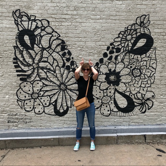 Meet your Posher, Kara - Picture 2 of 7